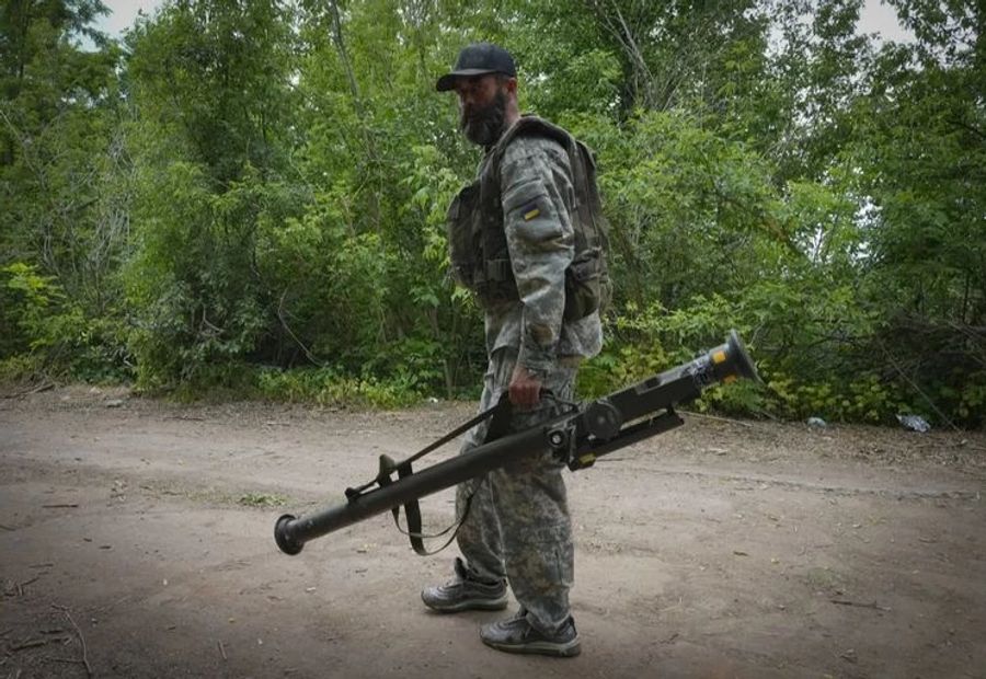 Obendrauf gab es für den Iran westliche Waffen. Ein Insider vermutet, dass das Land diese Nachahmen will.