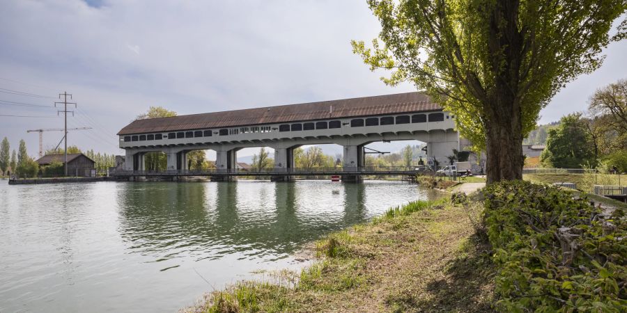 Das Stauwehr in Winznau. Der Gösger Kanals wurde erbaut, um die Aare zu regulieren.