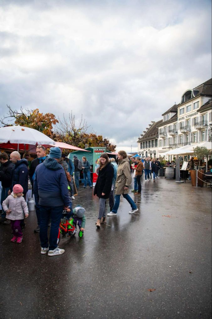 Trotz nasskaltem Wetter fanden viele Besucher ihren Weg an das Käsefest in Rapperswil-Jona.