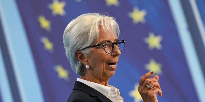 Nach der dritten Zinserhöhung in Folge sieht Christine Lagarde, Präsidentin der Europäischen Zentralbank, den Kampf gegen die hohe Inflation noch nicht beendet. Nach der dritten Zinserhöhung in Folge sieht Christine Lagarde, Präsidentin der Europäischen Zentralbank, den Kampf gegen die hohe Inflation noch nicht beendet.