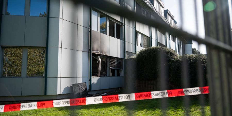 Unbekannte verübten am frühen Freitagmorgen einen Brandanschlag auf geplante Asylunterkunft in Bautzen. Kommende Woche sollten erste Flüchtlinge in das Haus ziehen.