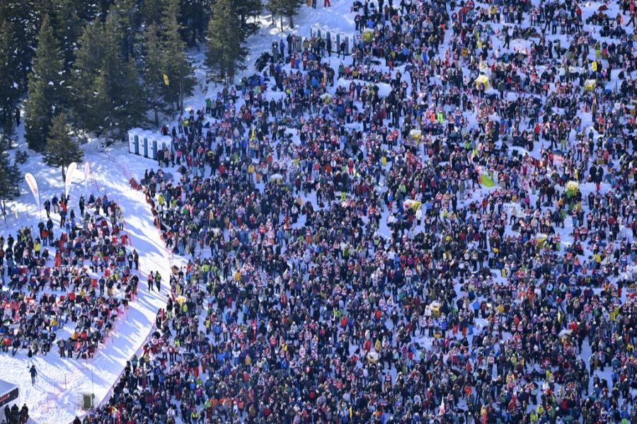 Mit Blick auf die erwartete Zuschauermenge werden am Lauberhornrennen in Wengen BE mobile Container im Einsatz sein. Diese unterstützen das Netz zusätzlich, so Mediensprecher Armin Schädeli.