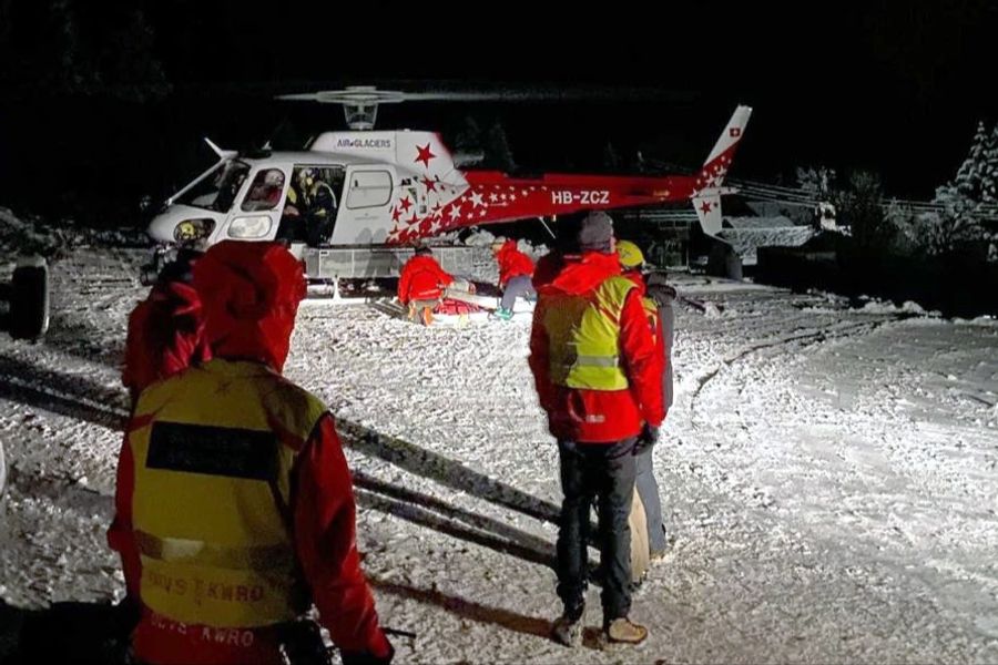 Fünf Skitourengänger wurden tot geborgen.