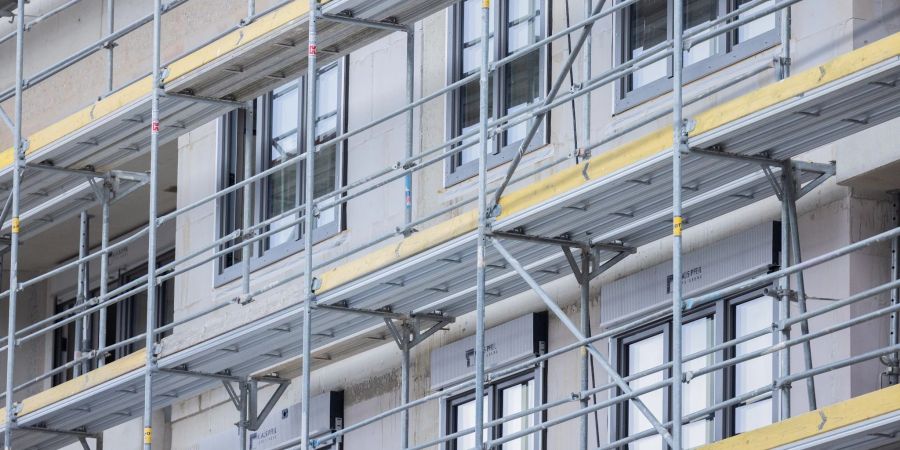 Der Wohnungsbau in Deutschland stockt seit längerem. Das Ifo-Institut schätzt, dass 2024 lediglich 225.000 Wohnungen fertig gestellt werden nach geschätzt 270.000 im vergangenen Jahr.