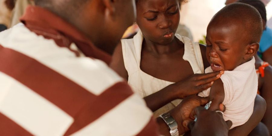 Impfung gegen Malaria Kind