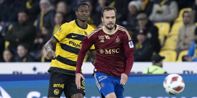 YB's Mohamed Ali Camara, links, im Duell mit Servettes Jérémy Guillemenot. YB Servette