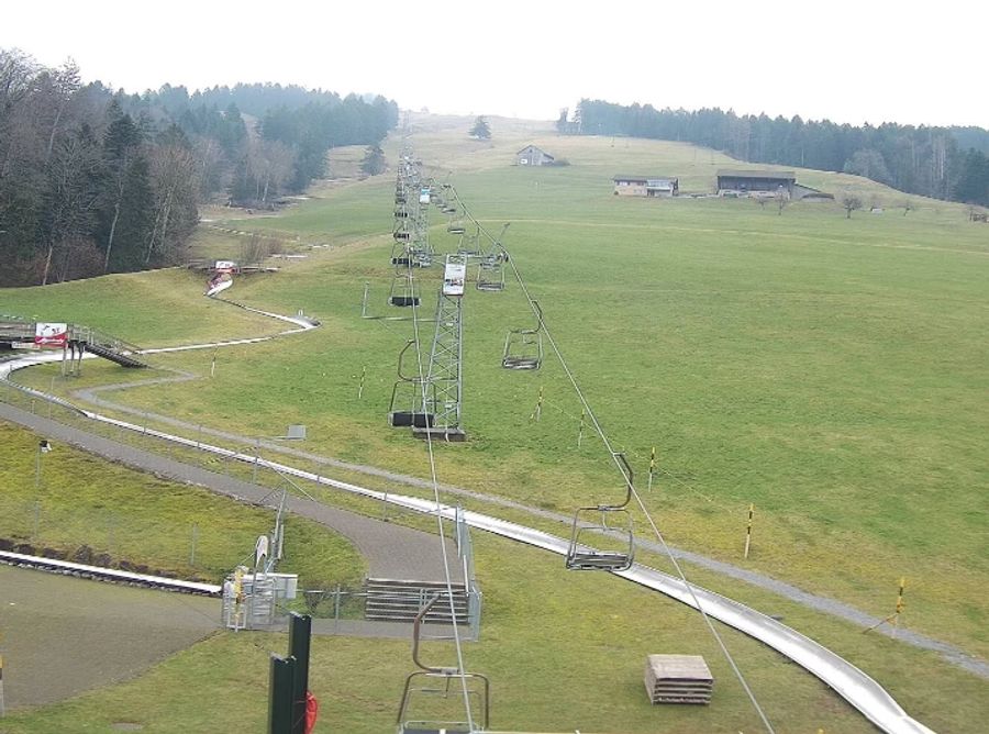 Im St. Galler Skigebiet Atzmännig ist ganz und gar nicht mehr an Wintersport zu denken.