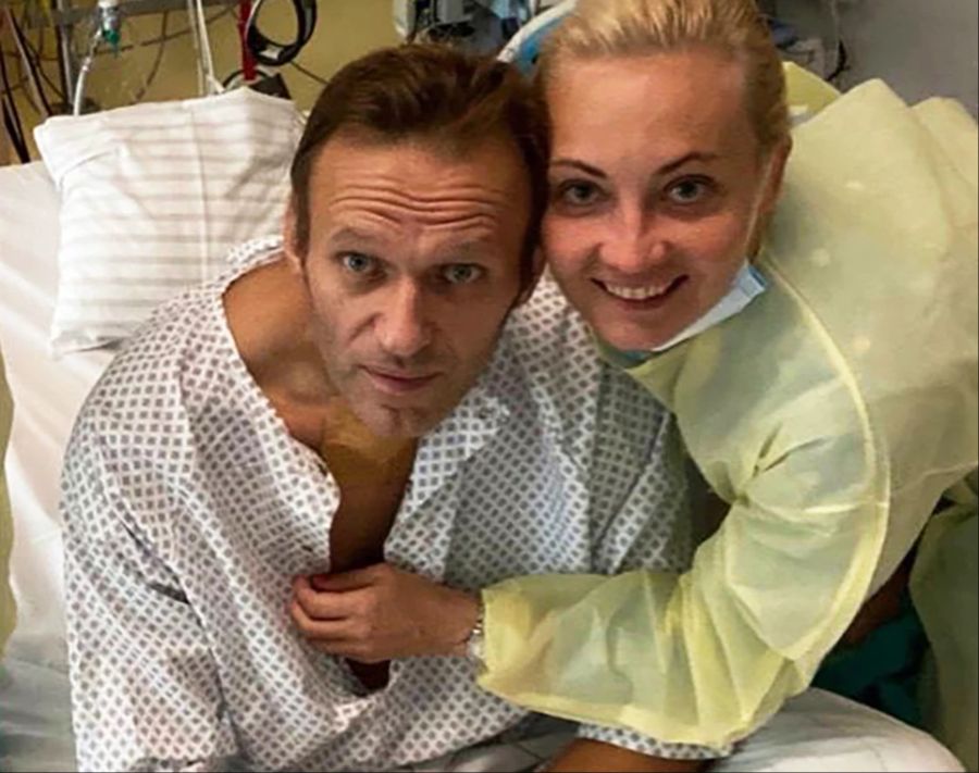 Alexej und Julia Nawalny im Krankenhaus.