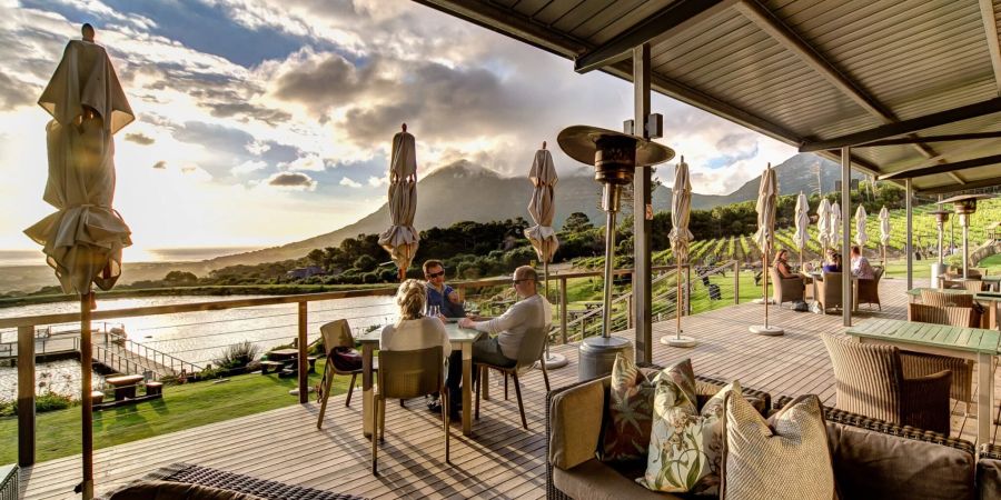 Cape Point Vineyards ist ein Ort zum Entspannen bei edlem Wein und Delikatessen.