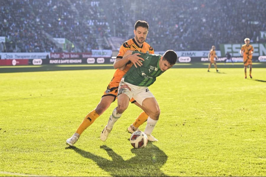 Der FC St.Gallen muss gegen Lugano früh in Unterzahl spielen.