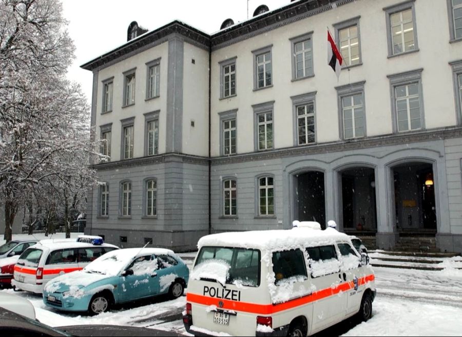 Wie er später erfuhr, ging sie zur Polizei, um aus der Luft gegriffene Vorwürfe gegen ihn zu erheben. (Archivbild)