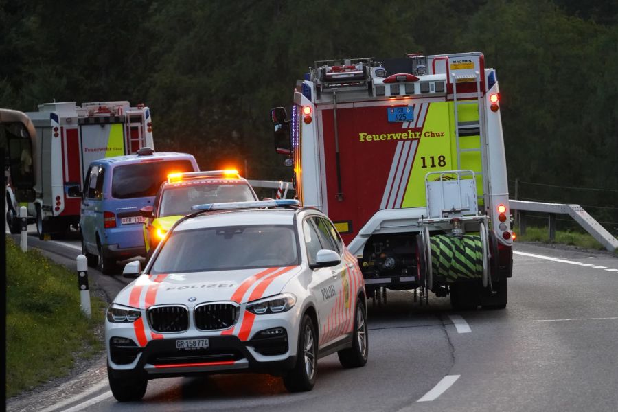 Neben der Polizei war unter anderem die Feuerwehr vor Ort.