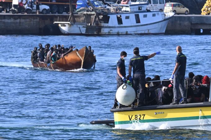 More refugees arrive in Lampedusa as Italy calls for UN intervention