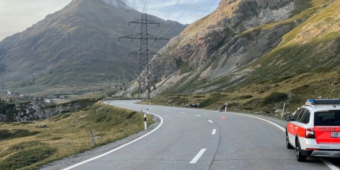 Pontresina: Motorradfahrer bei Selbstunfall verletzt. Pontresina: Selbstunfall