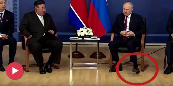 Parkinson-Gerücht - Putins Fuss zuckt bei Diktatoren-Treffen wild herum