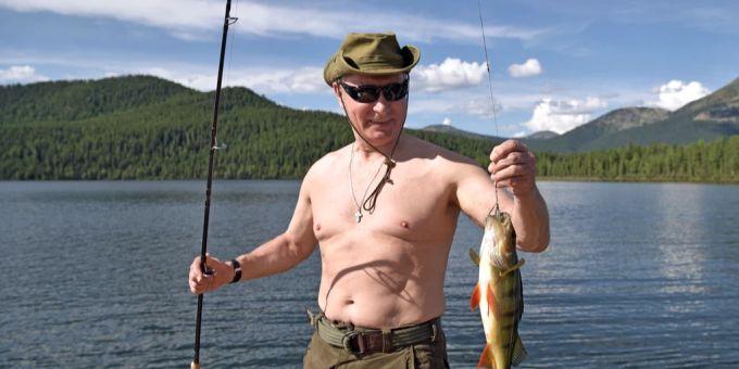 Wladimir Putin zeigt sich zwar gern mit nacktem Oberkörper, soll aber ein generelles Problem mit Nacktheit haben. Wladimir Putin