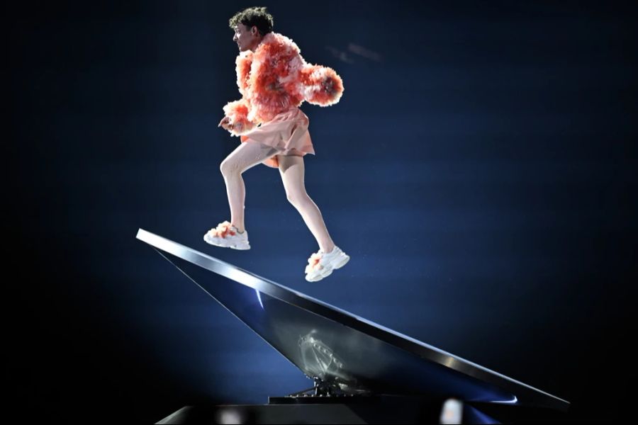 Nemo im neuen Outfit an der ESC-Hauptprobe am Mittwoch.