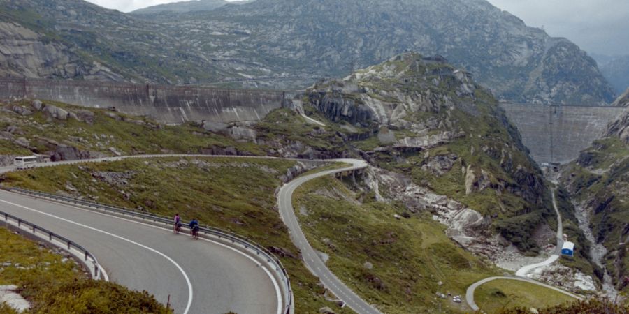 Die Strasse über den Grimselpass wurde am Freitagmorgen nach der Wintersperre wieder für den Verkehr freigegeben. (Archivbild)