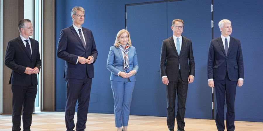 dpatopbilder - Thorsten Frei (CDU, l-r), Chef des Bundeskanzleramts und Bundesminister für besondere Aufgaben, Patrick Schnieder (CDU), Bundesminister für Verkehr, Nina Warken (CDU), ...