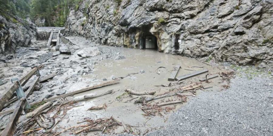 Ein Unwetter führte am Montag zu einer Überschwemmung der Wasserfassung Tantermozza in Zernez GR.