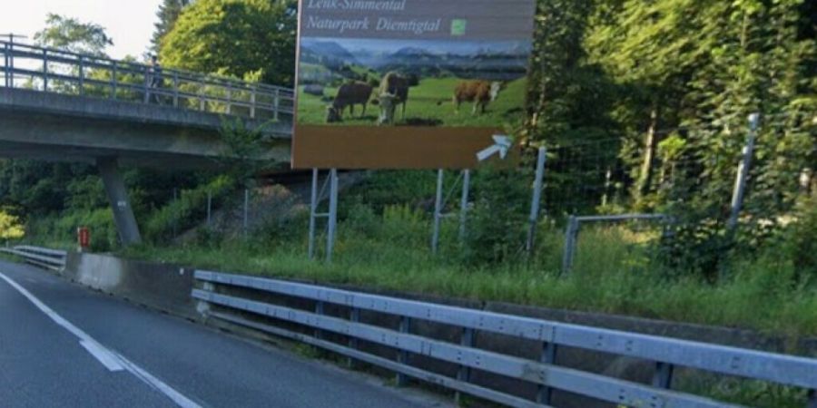 Nicht überall sind die touristischen Signalisationen im Kanton Bern in gutem Zustand, wie hier am Eingang des Simmentals. Der Regierungsrat will nun prüfen, ob ein Konzept zur Vereinh...