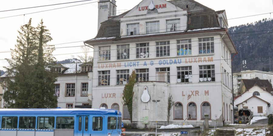 Die ehemalige Glühwarenfabrik in Arth SZ soll abgerissen und einer Überbauung Platz machen. (Archivbild)