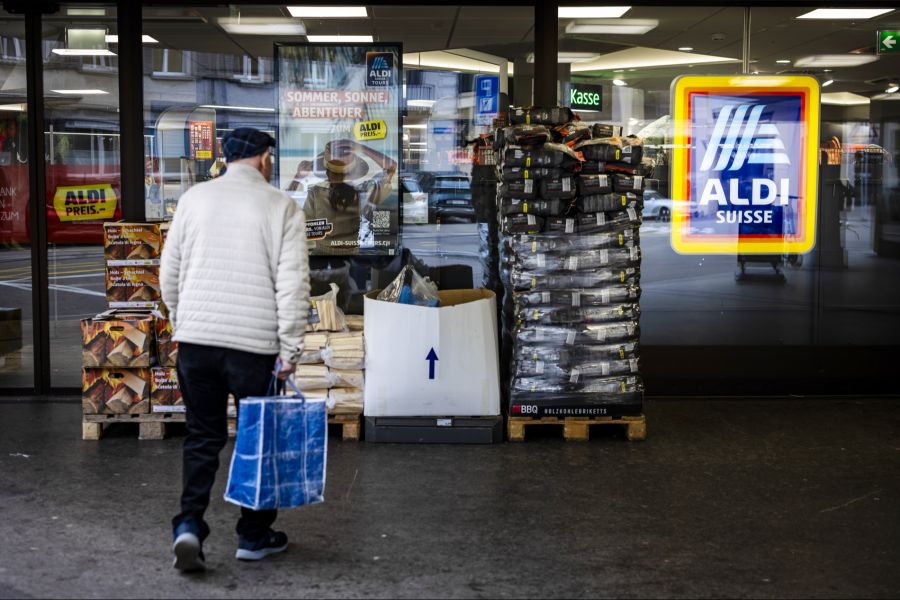 Aldi will mit der Werbekampagne zeigen, dass der Discounter billiger ist als die Konkurrenz.