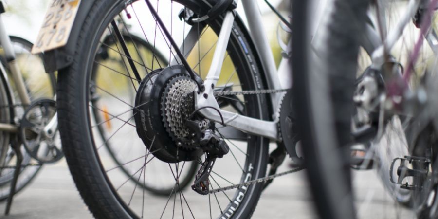 Ein E-Bike-Fahrer ist am Donnerstagabend in der Gemeinde Schwarzenburg verunfallt. (Symbolbild)