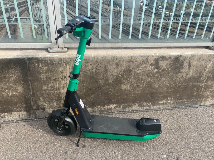 Die jungen Männer fuhren zu zweit auf einem gemieteten E-Trotti. (Symbolbild)