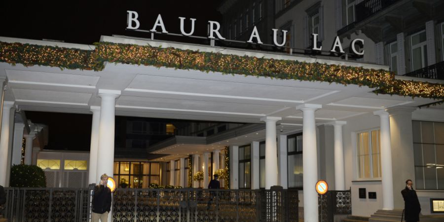 Ein Gast soll ein Zimmer des Zürcher Luxushotels Baur au Lac verwüstet haben. Nun muss er deswegen vor Gericht. (Archivbild)