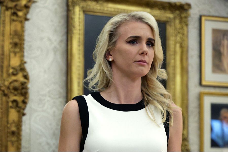 Die Mitarbeiterin des US-Präsidenten sorgt derzeit mit alten Briefen an Trump für Schlagzeilen. Darin bezeichnete sie ihn unter anderem als ihren «Wächter und Beschützer».