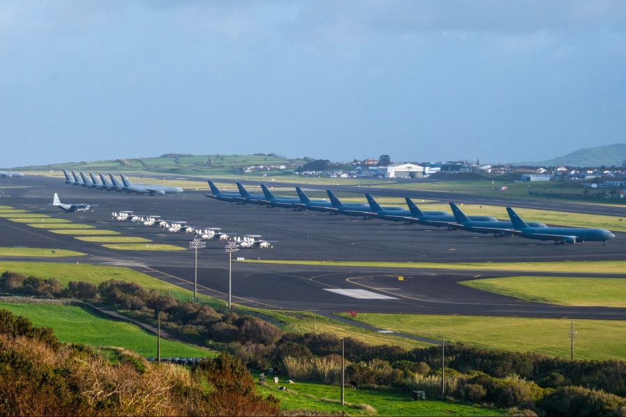 Zwei F-35-Kampfjets mussten am Lajes International Airport auf der Azoren-Insel Terceira notlanden.