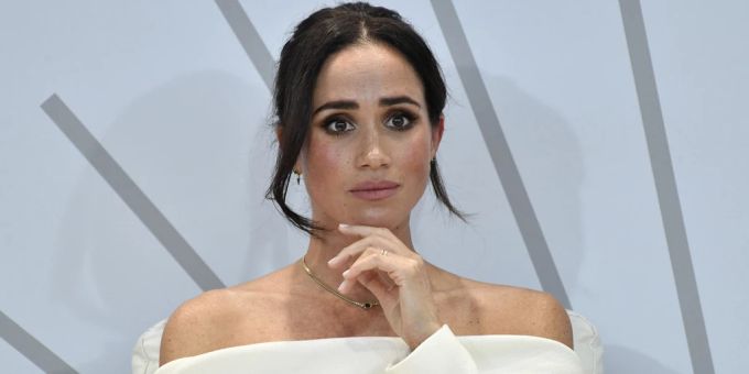 Meghan Markle trägt oft teure Designer-Kleider. Laut einer PR-Expertin ist das keine weise Entscheidung. Meghan Markle