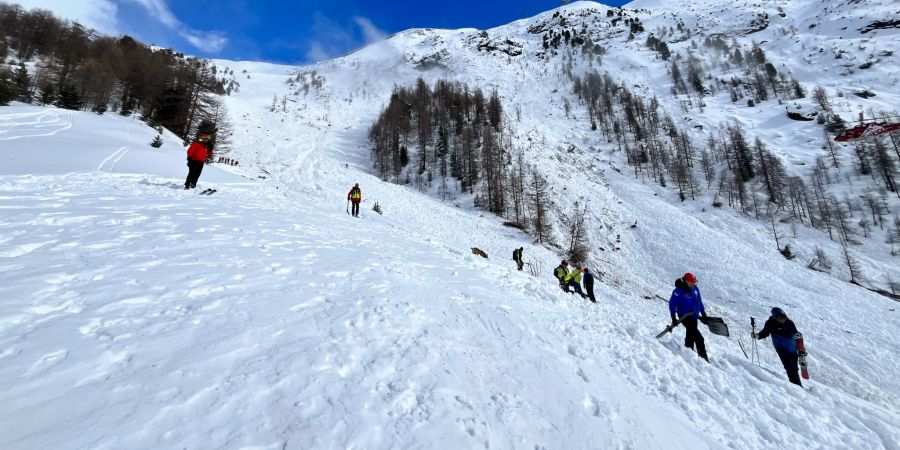 Am Ostermontag starben im Gebiet Riffelberg in Zermatt VS drei Freerider in einer Lawine.