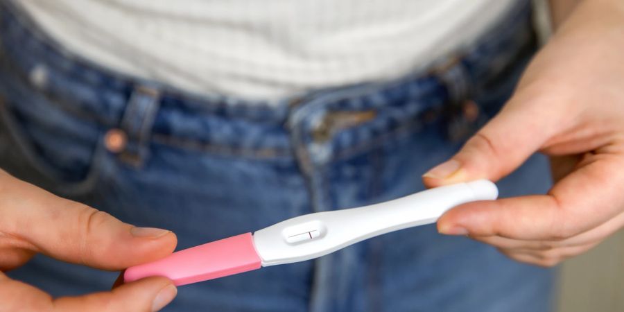 Ein zu früher Schwangerschaftstest könnte ein falsch negatives Ergebnis liefern.