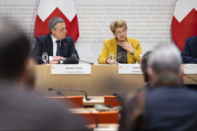 Insgesamt rechne man mit einem ähnlichen Sicherheitsaufgebot wie dasjenige beim Weltwirtschaftsforum in Davos. Ukraine-Krieg Friedensgipfel Bürgenstock-Resort