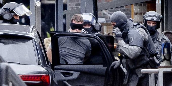 Vorbestraft - Geiselnehmer hat Café-Mitarbeiter mit Messer bedroht
