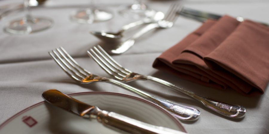 Von der Schnupperlehre bis zum Management-Diplom: die Aus- und Weiterbildung in der Gastronomie und Hotellerie im Berner Oberland wird in Thun konzentriert. (Symbolbild)