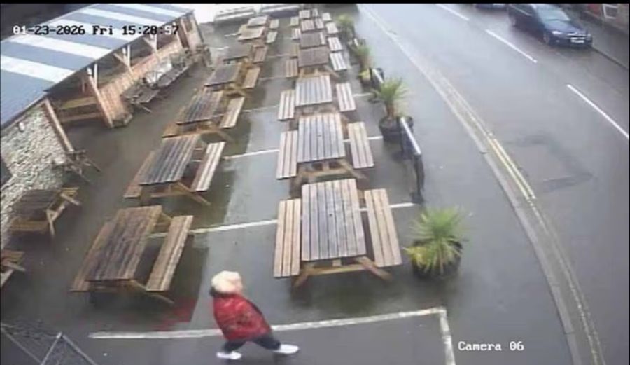 Die Überwachungskamera filmte, wie er die Beiz verliess. Es sind die letzten Bilder von Alexander.