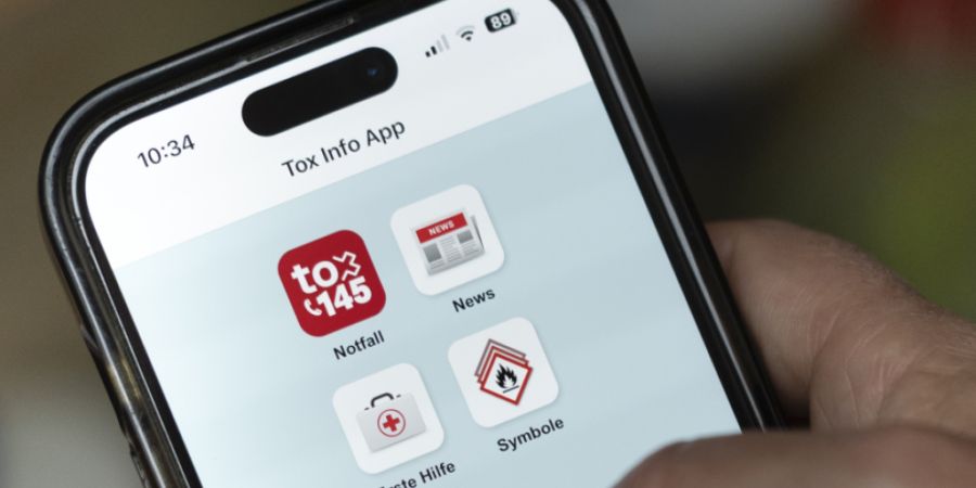 Jährlich steigt die Anzahl Anrufe auf die Schweizer Giftnotrufnummer 145. Laut der Stiftung Tox Info Suisse ist der Ausbau der Beratungskapazitäten daher dringend notwendig. (Archivbild)