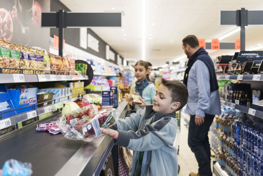 Viele der Süssigkeiten sind auf Augenhöhe von Kindern platziert.