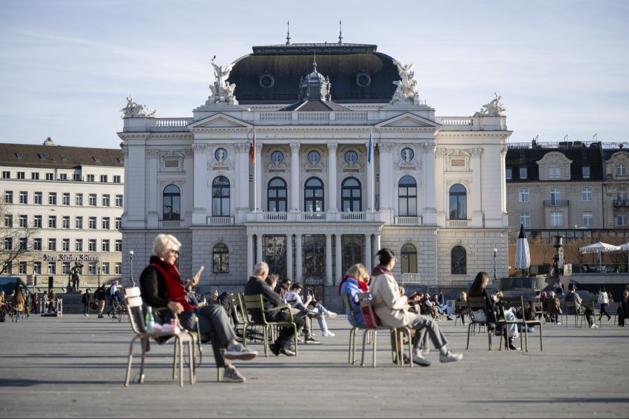 Am Samstag ist es meist sonnig und warm.