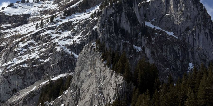 Der Abstieg vom Grossen Mythen im Kanton Schwyz endete für einen der beiden Berggänger wegen einer Gleitschneelawine tödlich.