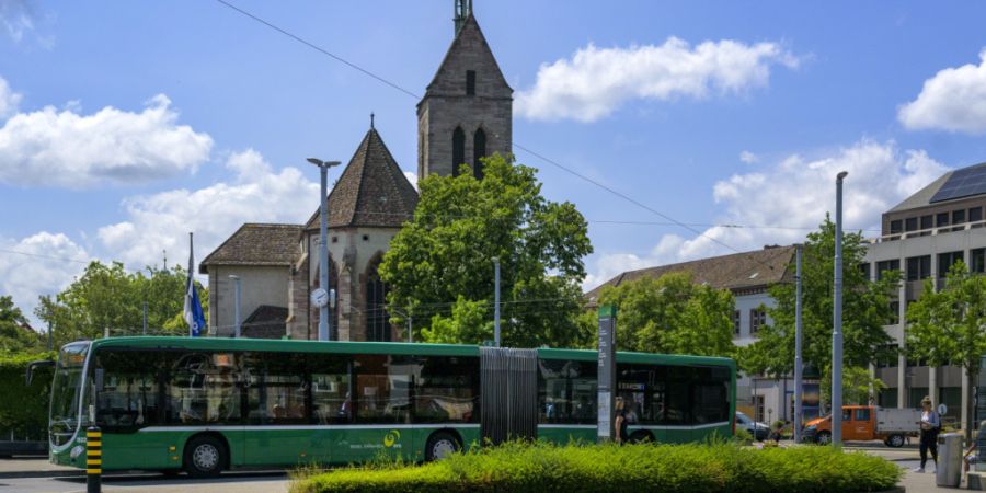Die Benutzung des ÖV soll per 13. Dezember in den beiden Basel mehr kosten. (Archivbild)