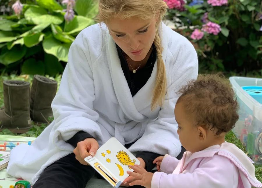 Ihre kleine Tochter ist ihr grösster Halt und ihr Ein und Alles!