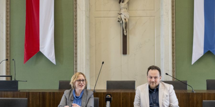 Die Präsidentin der Zuger PUK, Barbara Gysel (SP), und Vizepräsident Martin Zimmermann (GLP), informierten am Mittwoch erstmals über die Arbeit der im Sommer 2025 eingesetzten Unters...