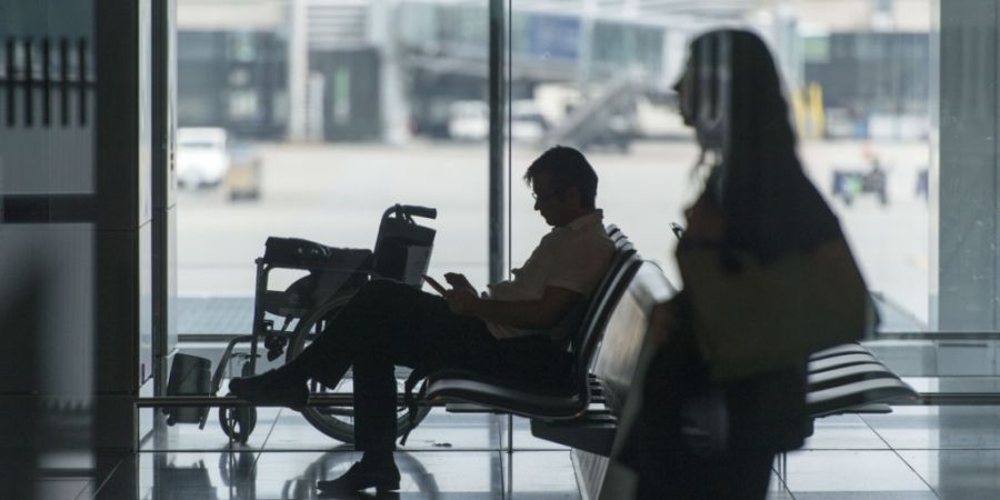 Ehemalige Angestellte der Assistenz-Firma Goldair AAS fordern vor Gericht Geld. Die bis 2024 am Flughafen Zürich tätige Firma soll vereinbarte Zahlungen nicht geleistet haben. (Symbol...