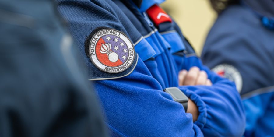 Im Einsatz standen Kantonspolizei und Stadtpolizei Mendrisio sowie Rettungskräfte, Spezialisten und die Feuerwehr. (Archivbild)