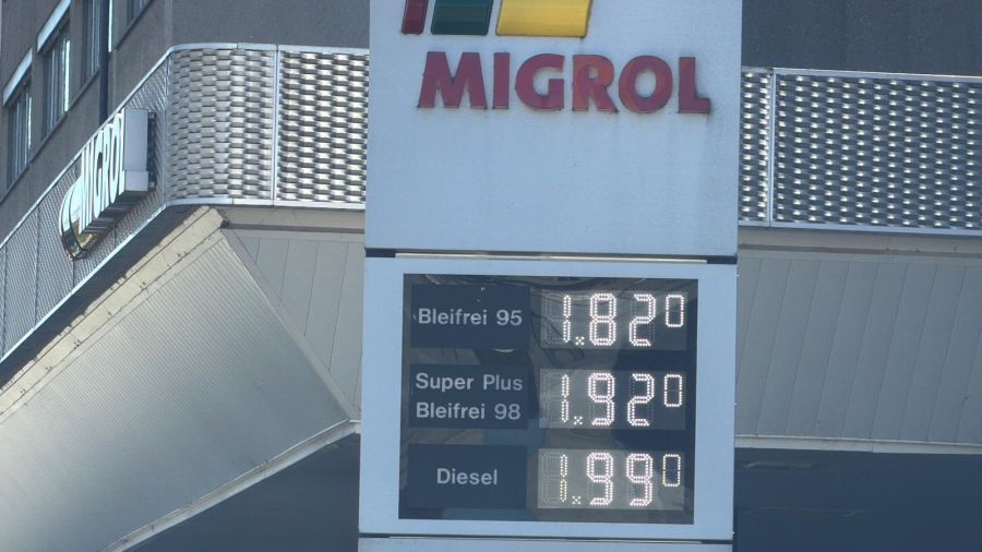 Bei Migrol bei der Migros Sihlquai in Zürich kostet Bleifrei am Freitagmorgen 1.82 Franken, Diesel bleibt knapp unter der 2-Franken-Grenze.