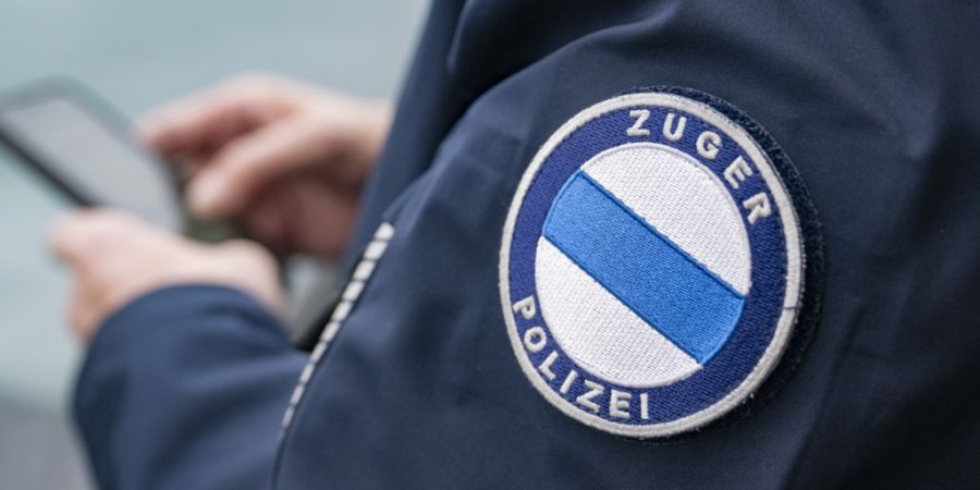 Die Zuger Kantonspolizei ordnete eine Blut- und Urinprobe beim Unfallverursacher an. (Symbolbild)